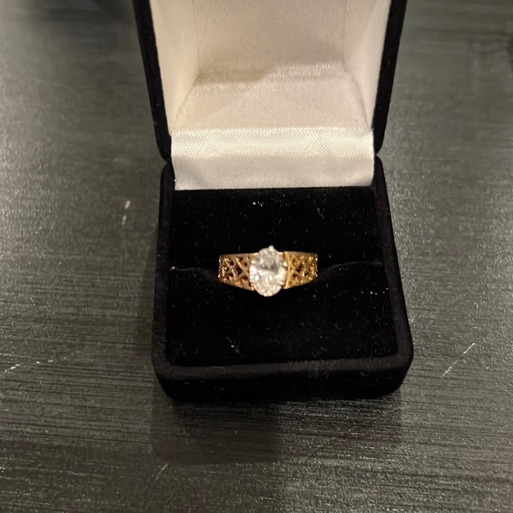 Beautiful Diamond-like stone set in 14k gold, size 5 1/2